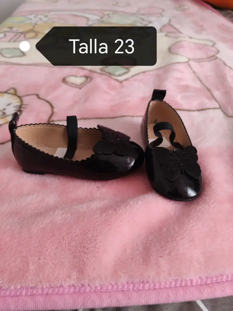 Zapatos de niña talla 23 negros con detalle floral - 1