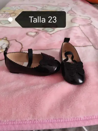Zapatos de niña talla 23 negros con detalle floral - miniatura 1