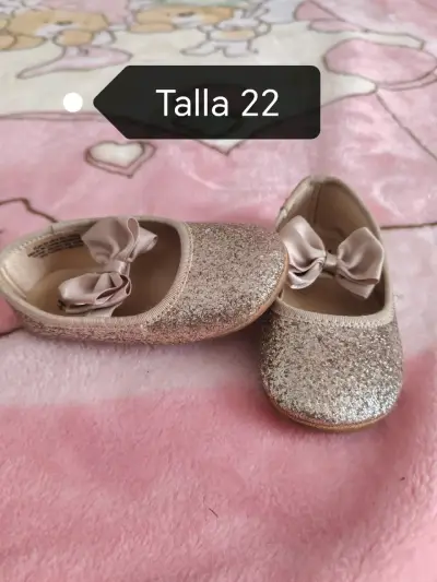 Zapatos de niña talla 23 negros con detalle floral - miniatura 2