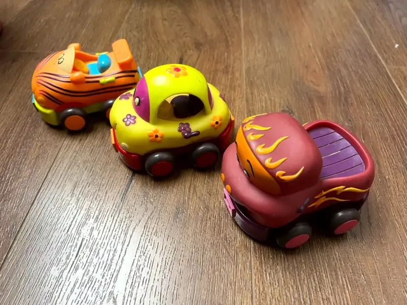 Set de autos de juguete a fricción - 2