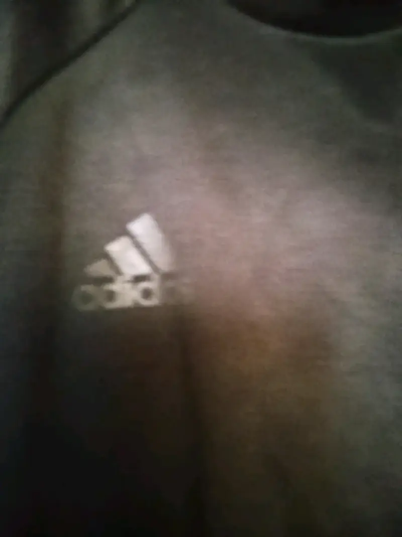 Polerón deportivo negro Adidas con rayas - 1