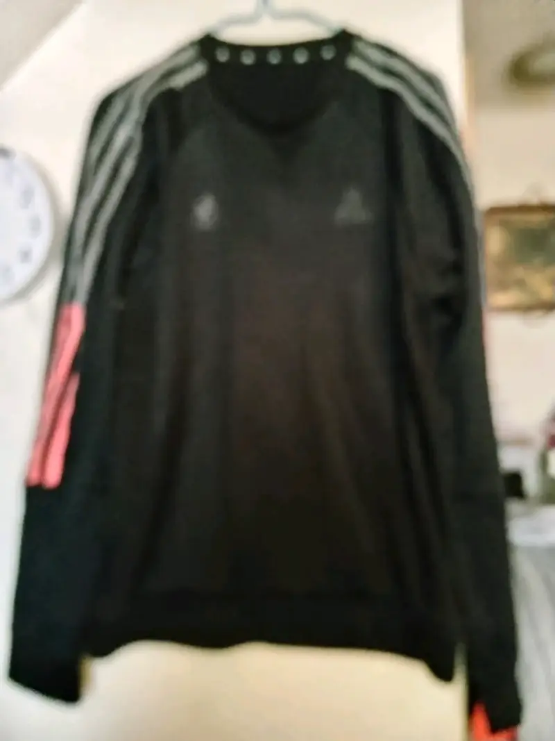 Polerón deportivo negro Adidas con rayas - 2