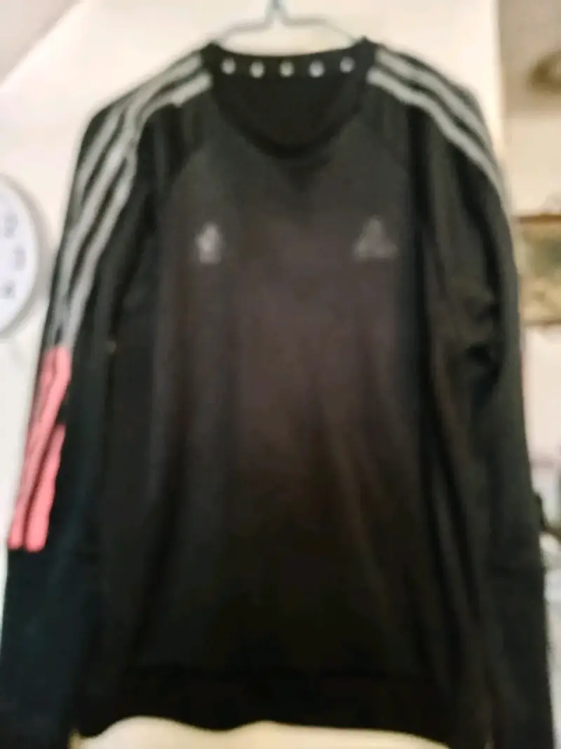 Polerón deportivo negro Adidas con rayas - 3