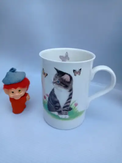 Taza de porcelana con diseño de gato - miniatura 1