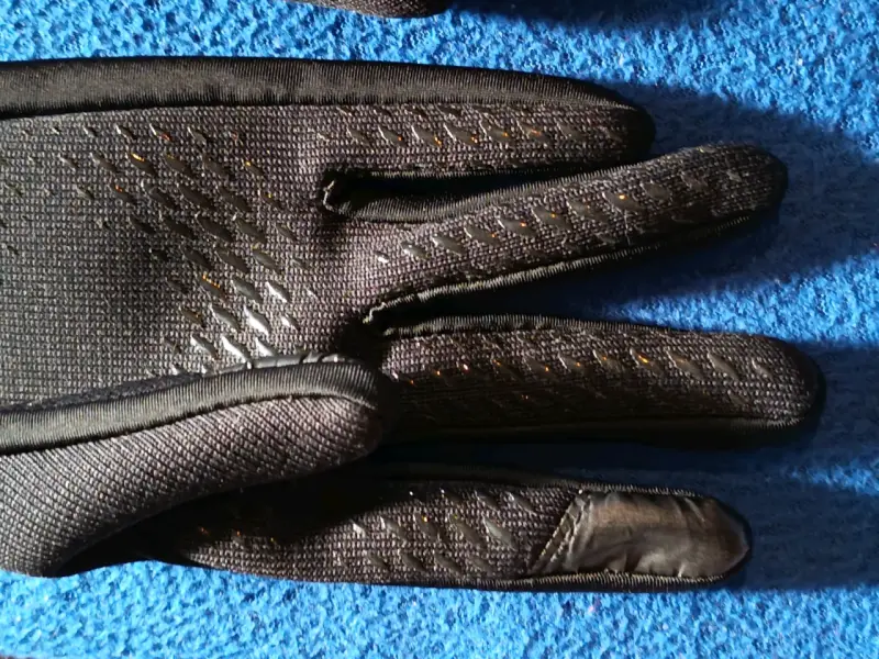 Guantes térmicos negros Nike Therma-Fit - 4