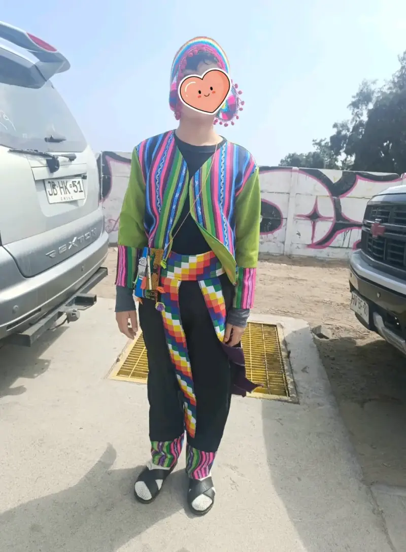 Traje típico colorido para niño - 1