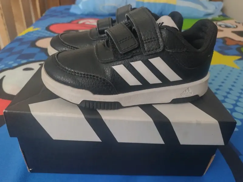 Zapatillas deportivas negras para niños Adidas Tensaur - 1