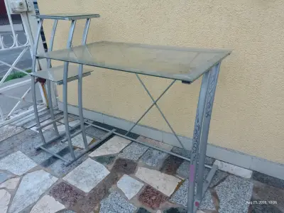 Escritorio de vidrio con estante lateral - miniatura 3