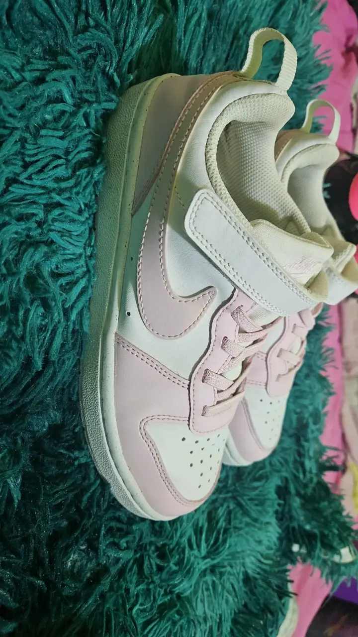 Zapatillas deportivas infantiles blancas y rosadas - 1