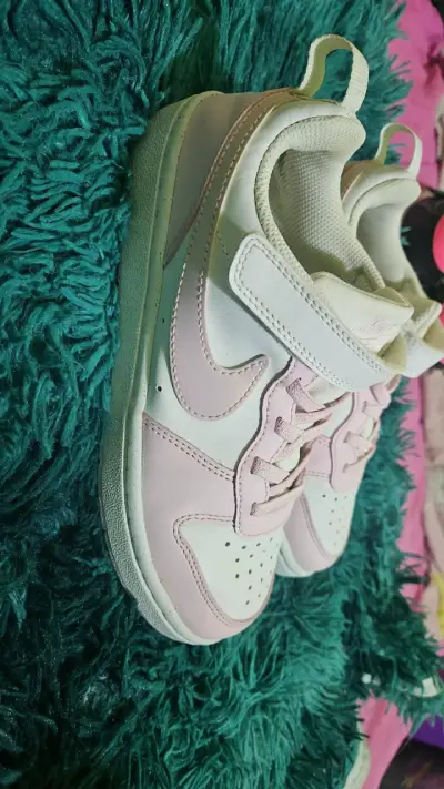 Zapatillas deportivas infantiles blancas y rosadas - miniatura 1