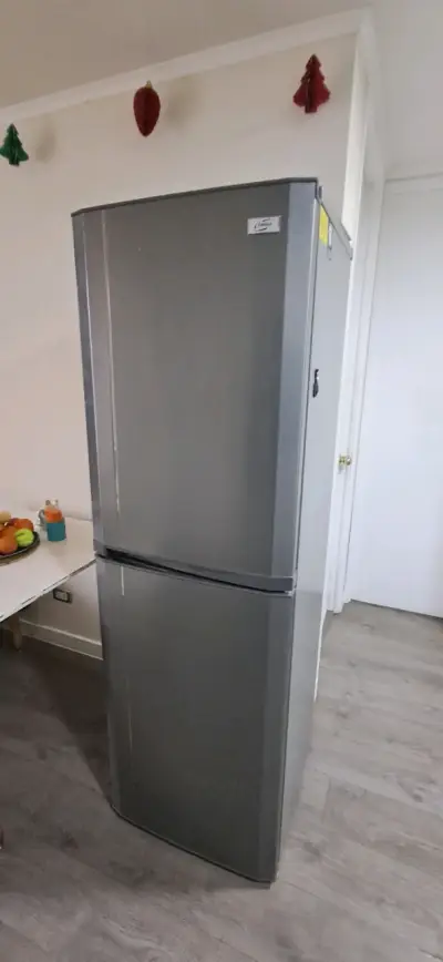 Refrigerador gris de dos puertas Fensa - miniatura 2