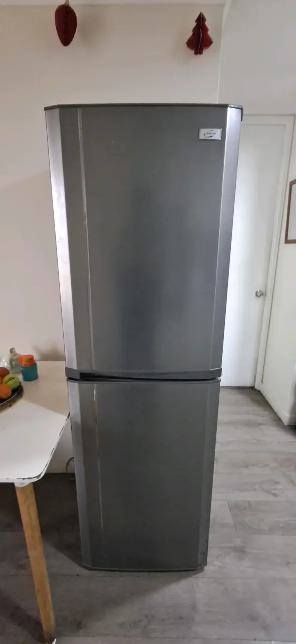Refrigerador gris de dos puertas Fensa - 4