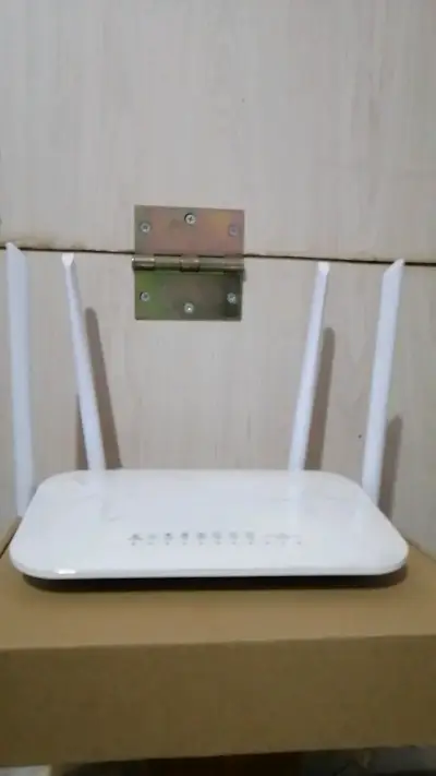 Router WiFi LTE C20E con 4 antenas - miniatura 1
