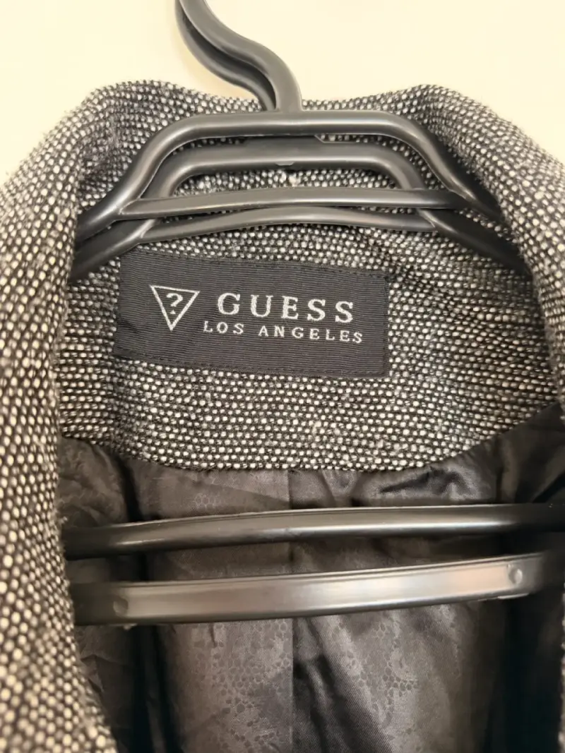 Abrigo gris Guess Los Angeles con cinturón - 2