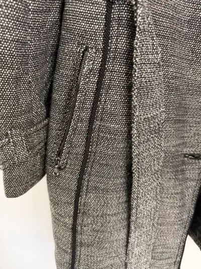 Abrigo gris Guess Los Angeles con cinturón - miniatura 6