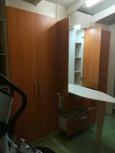 Closet de Madera a Medida con Puertas y Cajones - miniatura 4