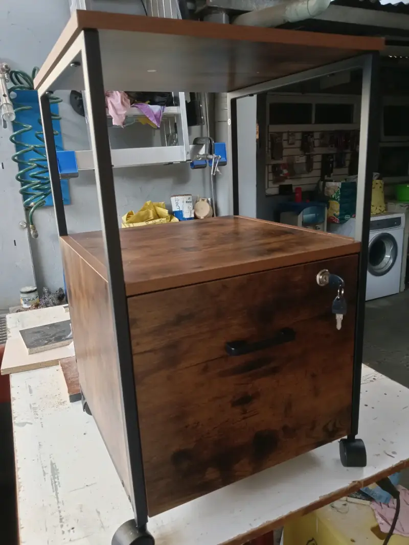 Closet de Madera a Medida con Puertas y Cajones - 6