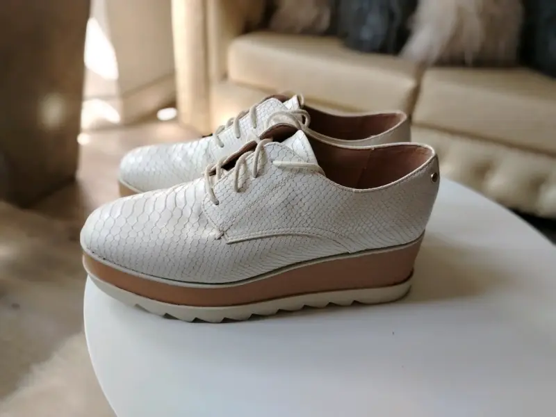 Zapatos de plataforma blancos con textura - 6