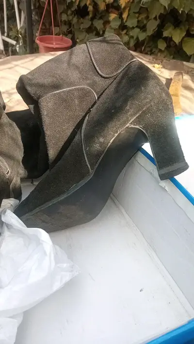 Botas de gamuza negras con tacón alto - miniatura 2