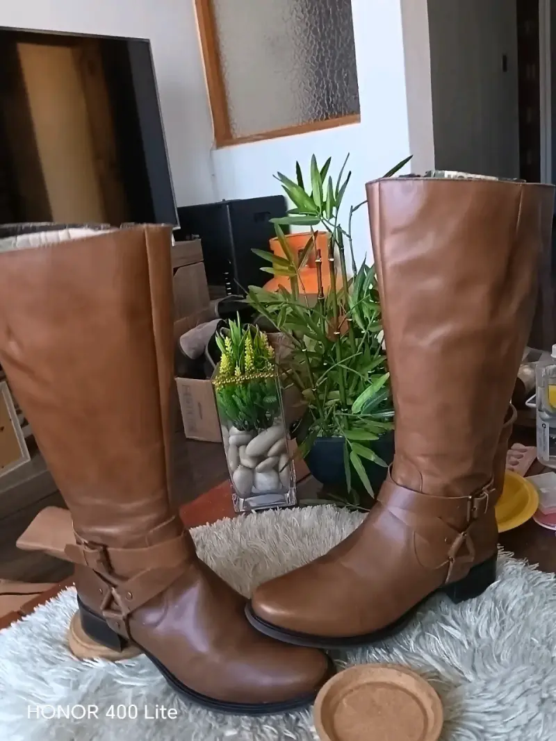Botas largas de cuero marrón con hebilla - 2