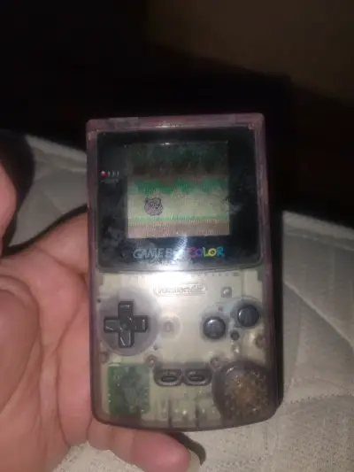 Consola portátil Game Boy Color con juego Pokémon - miniatura 1
