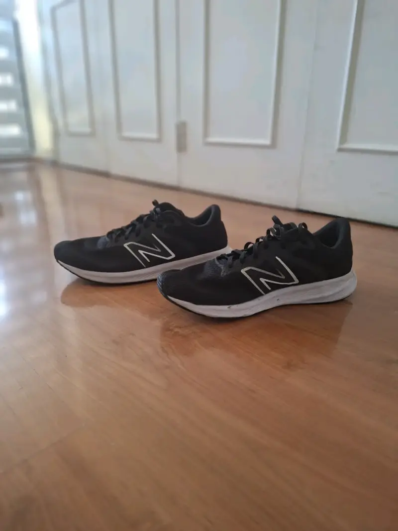 Zapatillas deportivas negras New Balance para hombre