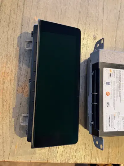 Pantalla multimedia Harman para auto con  conectiv - miniatura 1