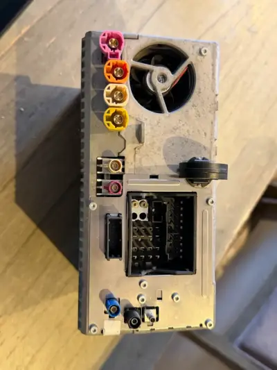 Pantalla multimedia Harman para auto con  conectiv - miniatura 3