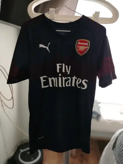Camiseta Puma Arsenal Fly Emirates Negra - miniatura 1