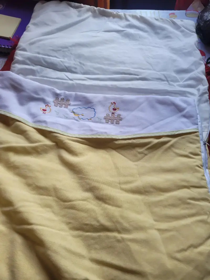 Saco de dormir para bebé con diseño bordado