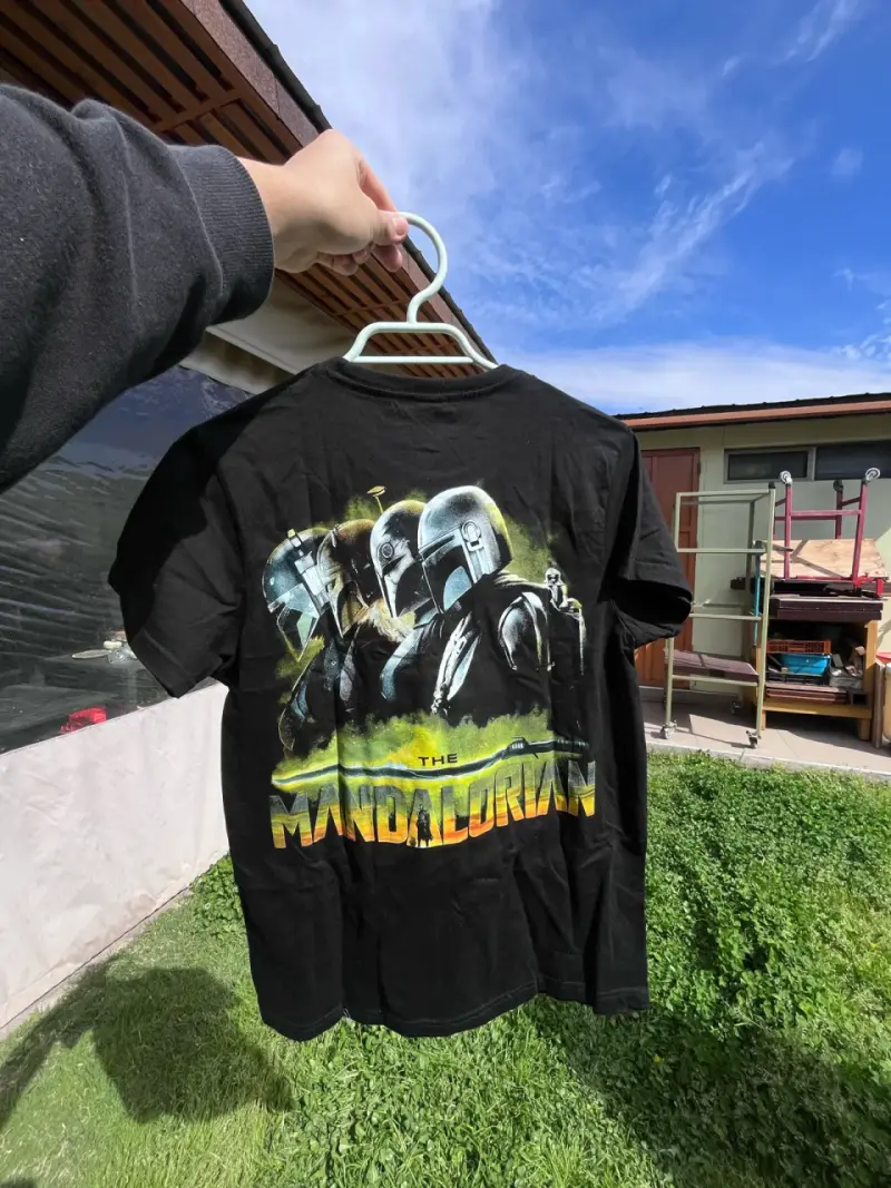Polera negra The Mandalorian - 2