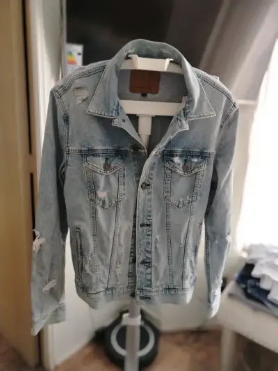 Chaqueta de mezclilla desgastada para hombre - miniatura 1