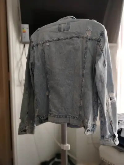 Chaqueta de mezclilla desgastada para hombre - miniatura 2