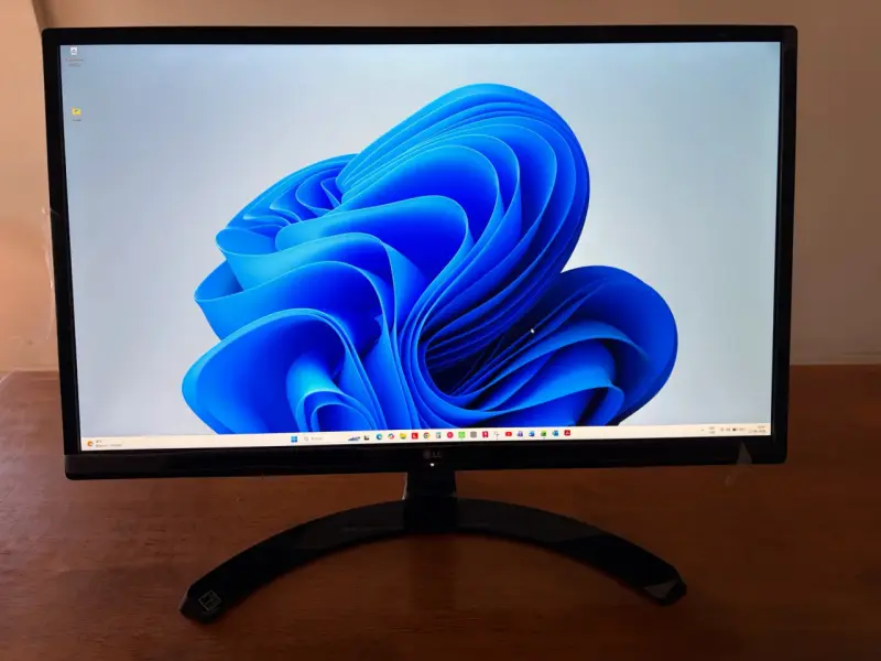 Monitor 4K LG 24 pulgadas resolución 3840x2160 - 1