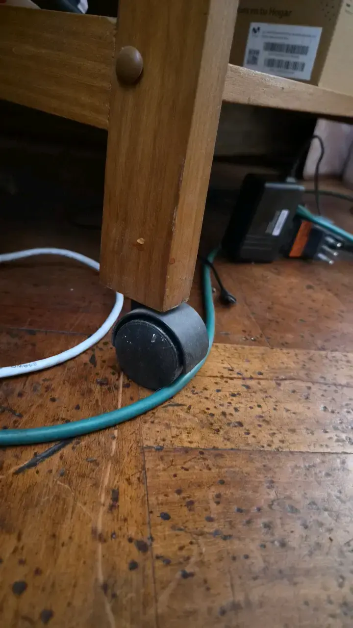 Mesa de Madera con Ruedas para TV - 3