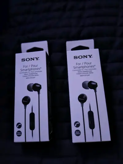 Auriculares Sony MDR-EX15AP con aislamiento de ruido - miniatura 1