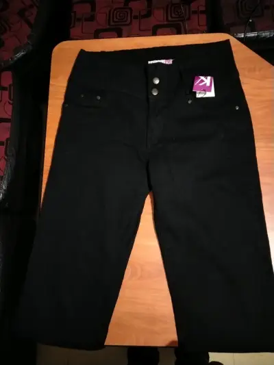 Pantalones de mezclilla negros para mujer - miniatura 1