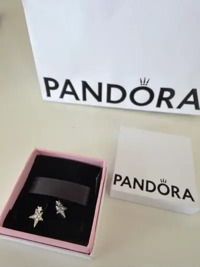 Aros de plata Pandora con diseño de estrella - miniatura 1