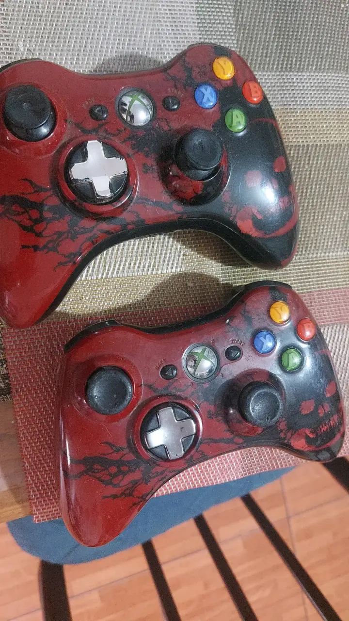 Consola Xbox 360 Edición Gears of War con dos controles - 2