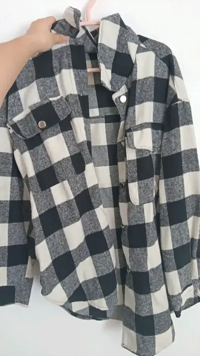 Camisa de franela a cuadros blanco y negro - miniatura 1