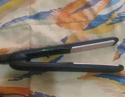 Plancha de Pelo Alisadora Negra - miniatura 1