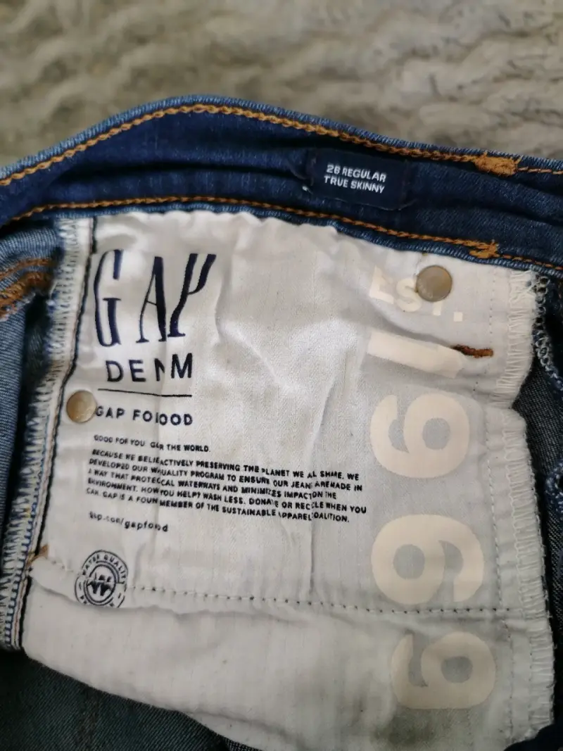 Jeans ajustados azul oscuro GAP para mujer - 3