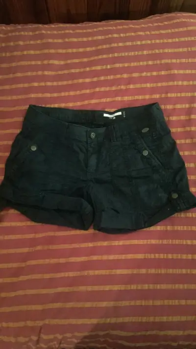 Shorts de mezclilla negros para mujer - miniatura 1