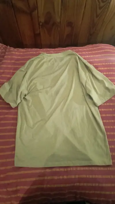 Polera beige con diseño gráfico - miniatura 1