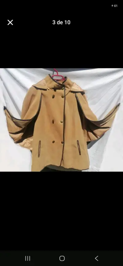 Abrigo capa camel con capucha y detalles negros - miniatura 2