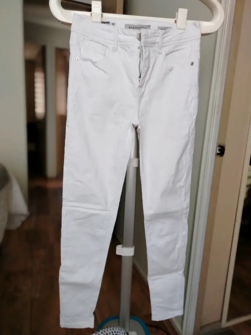 Pantalones blancos skinny Basement para mujer
