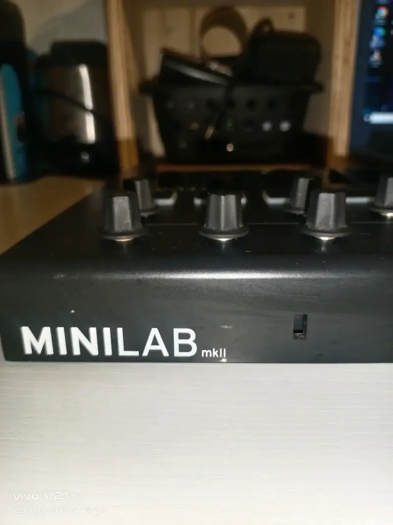 Controlador MIDI Arturia MiniLab MKII Depp Black - 5