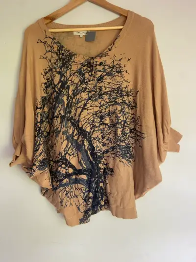 Suéter beige con diseño de árbol para mujer - miniatura 1