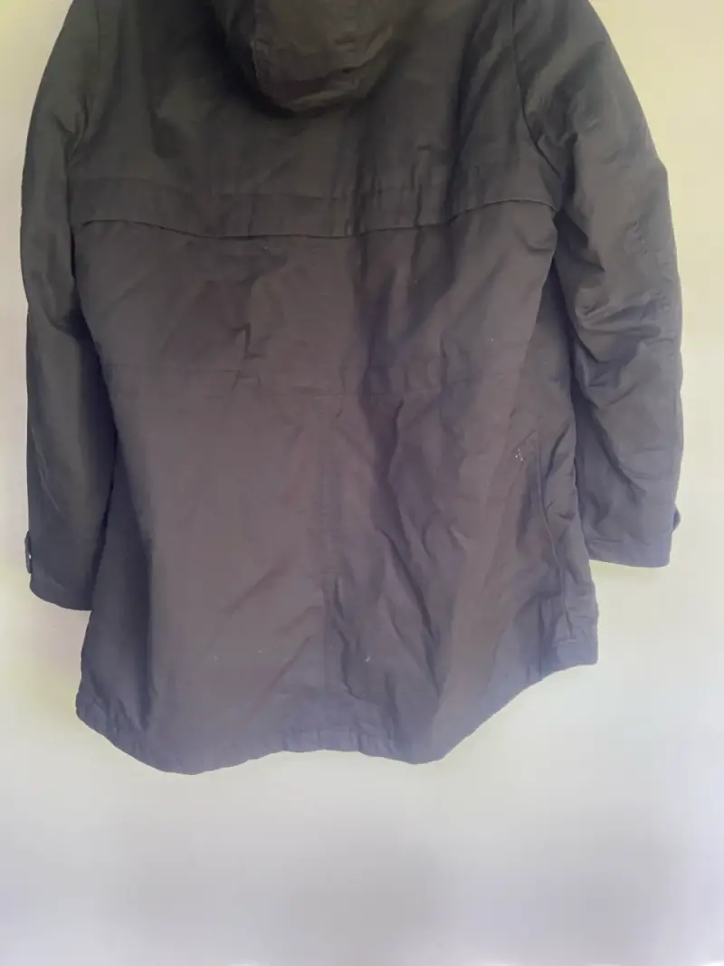 Parka negra con capucha para hombre - 2