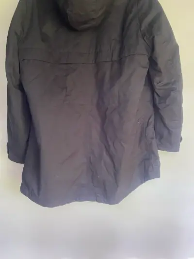 Parka negra con capucha para hombre - miniatura 2